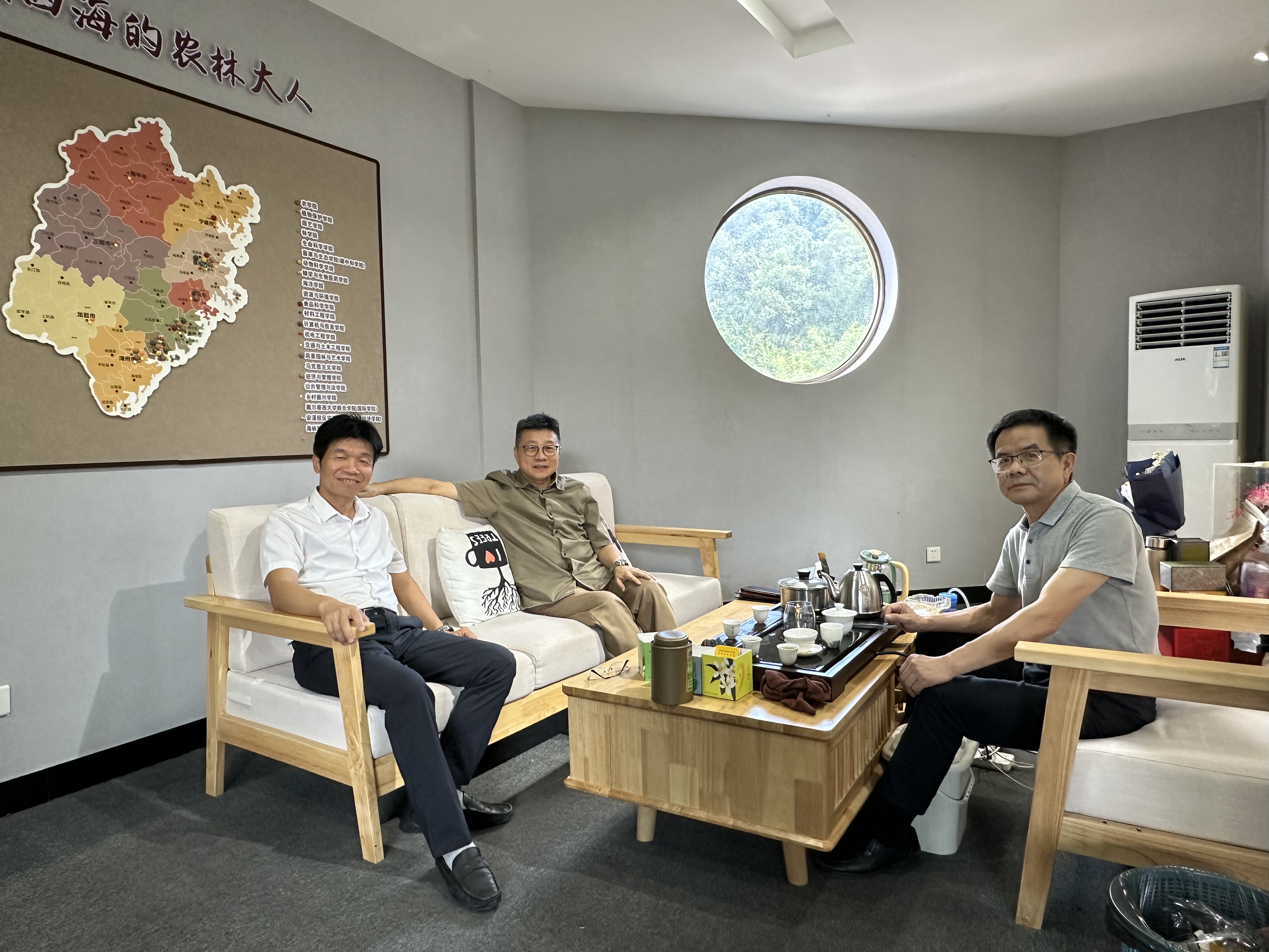 双方座谈交流.jpg