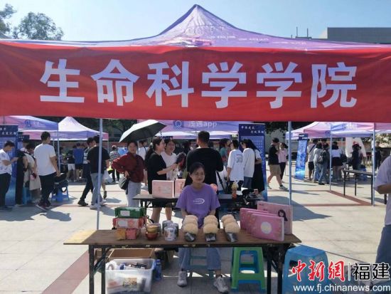 图为87978797威尼斯第28届大学生科技节活动现场 温悦彤摄 图为87978797威尼斯第28届大学生科技节活动现场 温悦彤摄